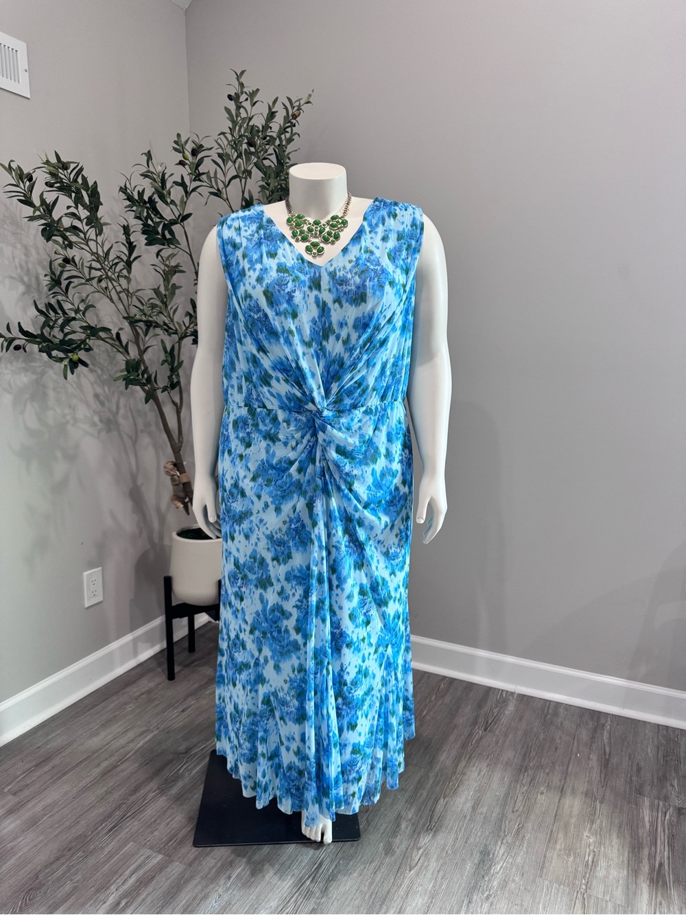 Isaac Mizrahi Blue and White Floral Twist-Front Maxi Dress
